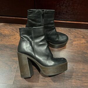 Vintage ALDO black platform chunky heel Chelsea ankle boot